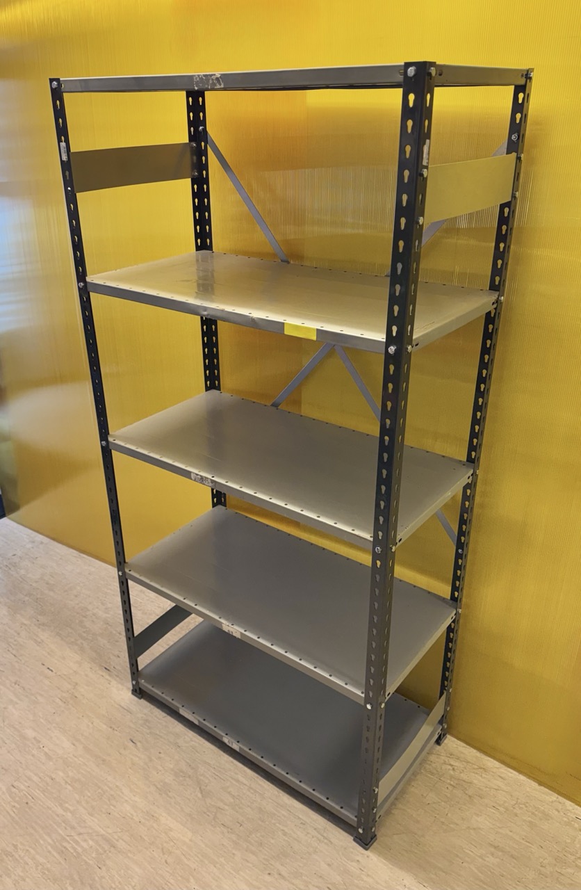 Lietoti metāla plaukti, 200 cm x 50 cm x 100 cm