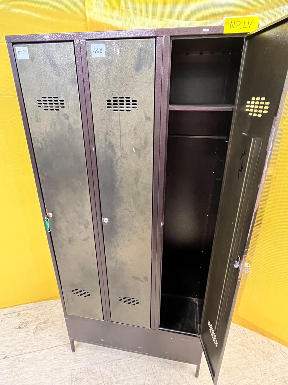 Lietots retro skapis, 3x300 mm